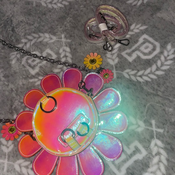 Sugar Thrillz Iridescent Daisy Convertible Bag - Picture 4 of 4